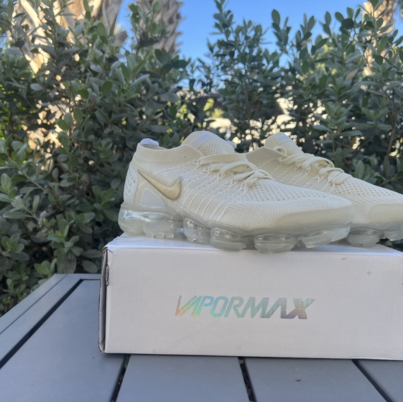 Women Nike air vapormax Flyknit sneakers shoes - Picture 5 of 10